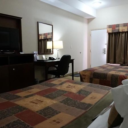 Hotel Ramada By Wyndham Weyburn Extérieur photo