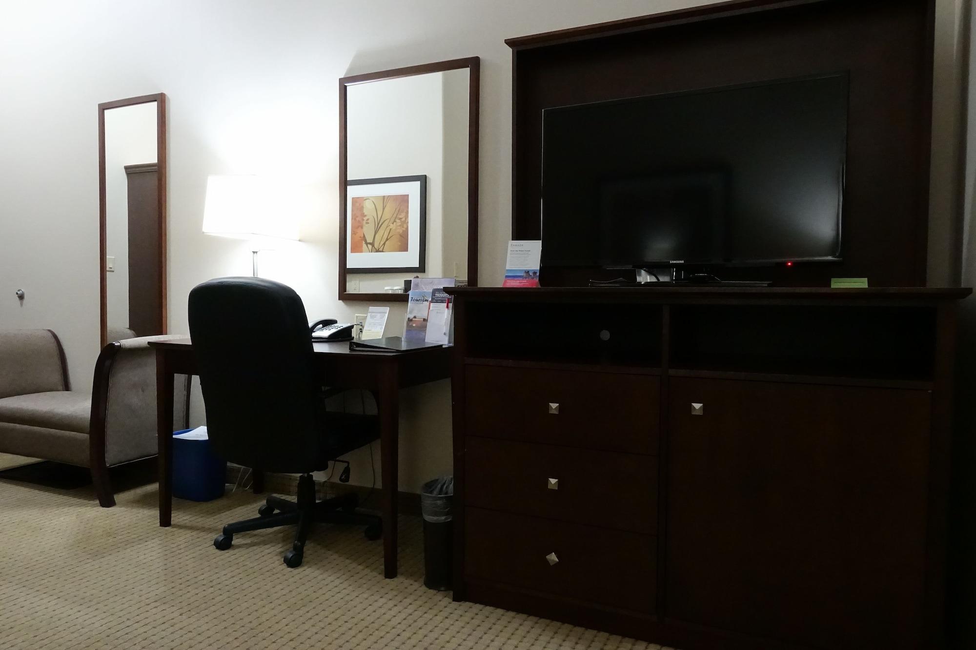 Hotel Ramada By Wyndham Weyburn Extérieur photo