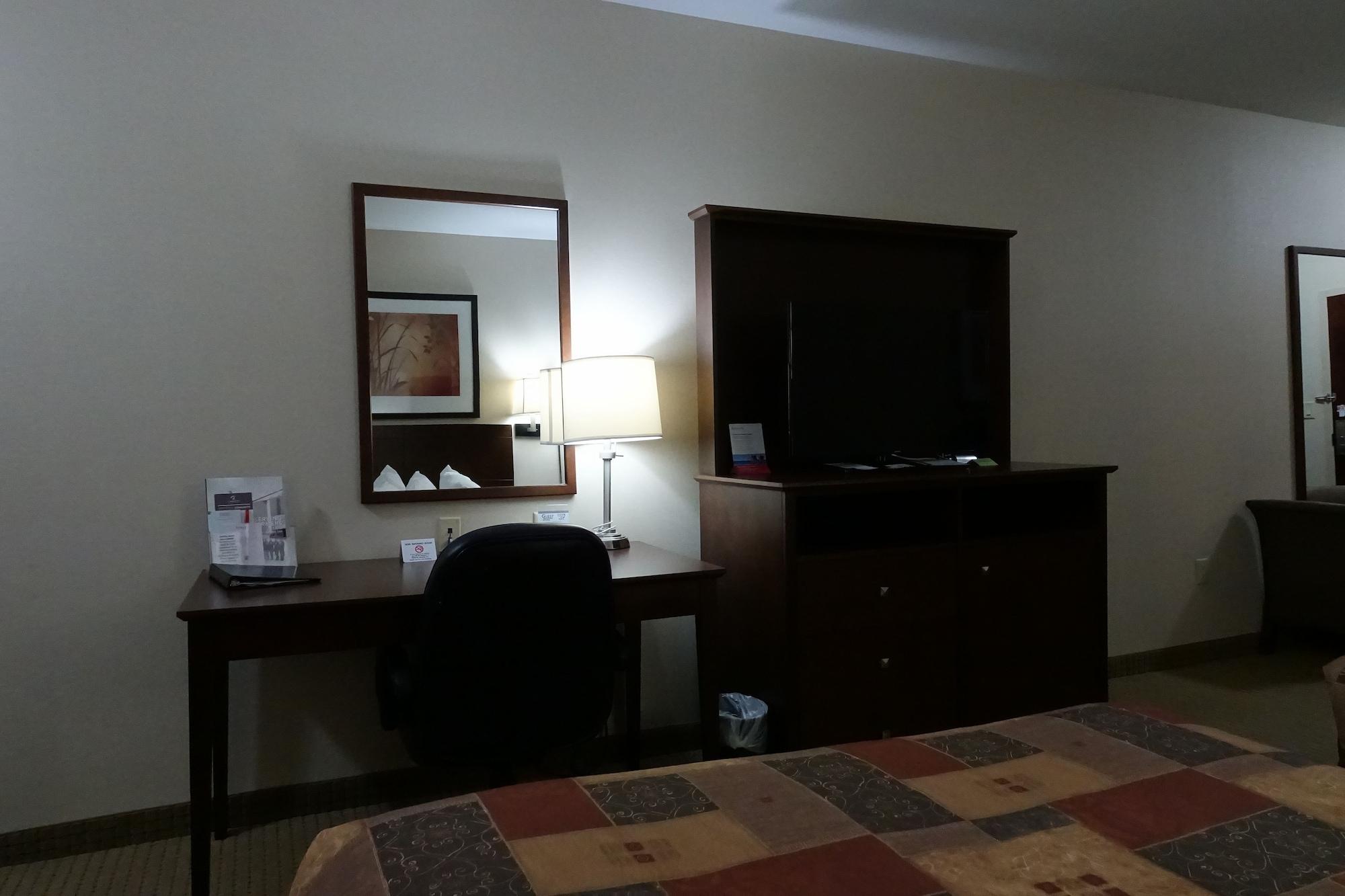Hotel Ramada By Wyndham Weyburn Extérieur photo