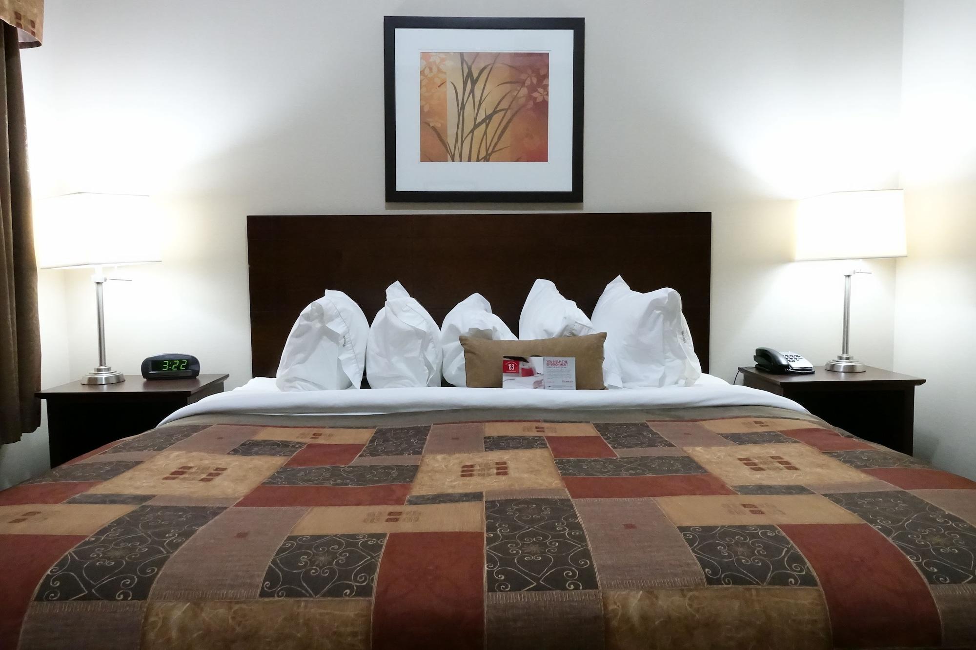 Hotel Ramada By Wyndham Weyburn Extérieur photo