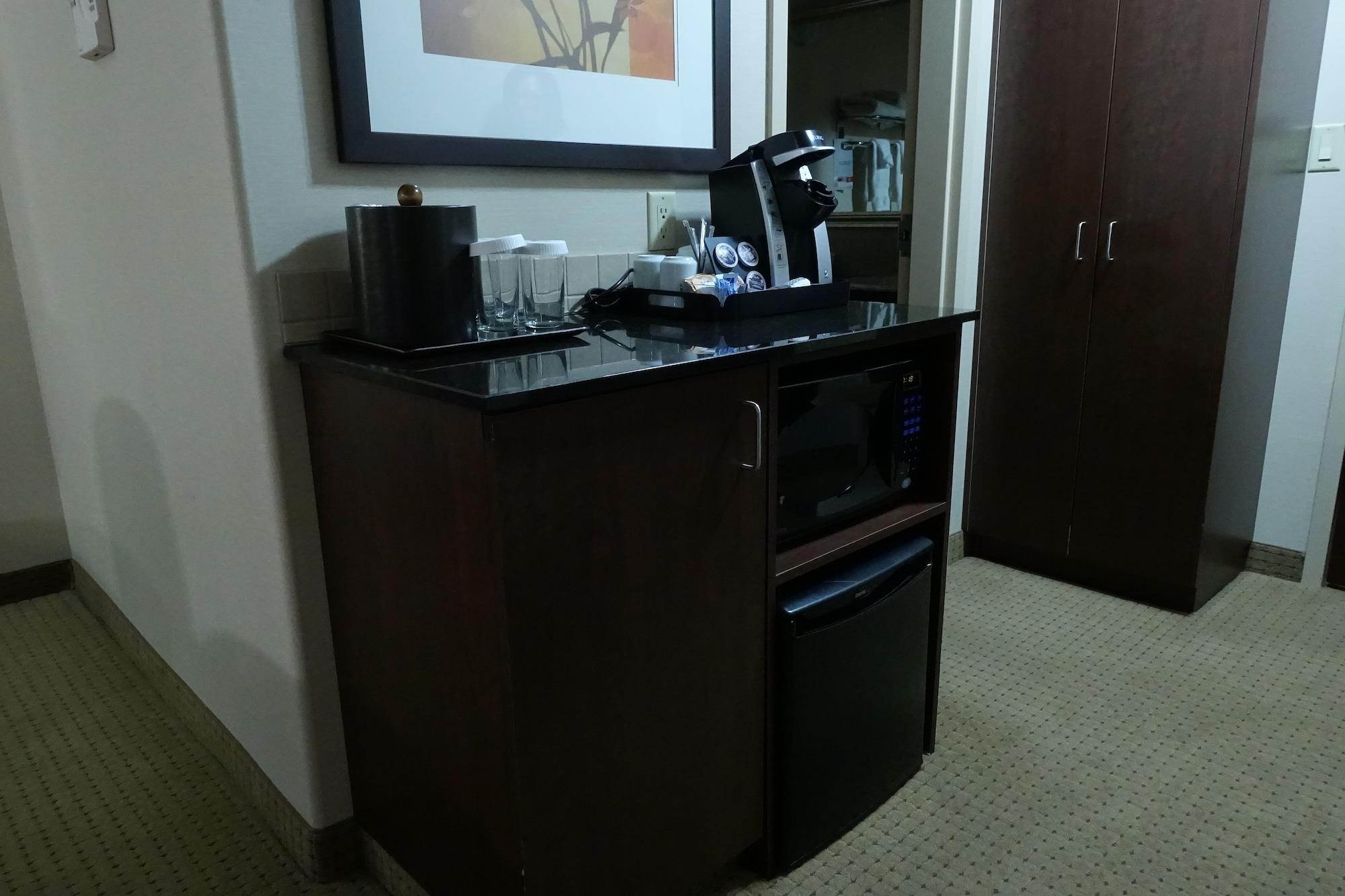 Hotel Ramada By Wyndham Weyburn Extérieur photo