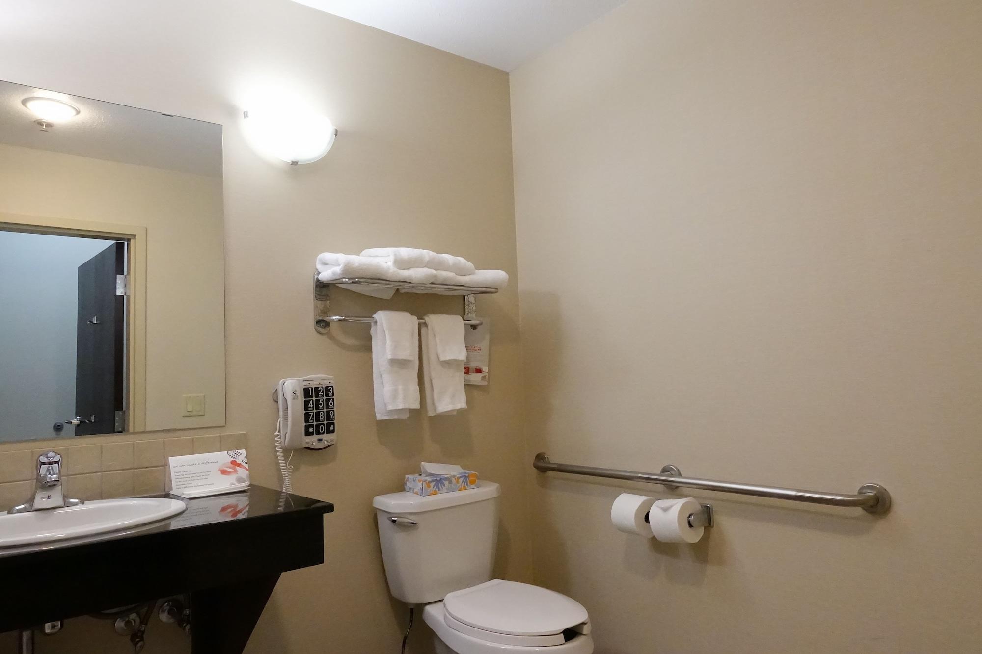 Hotel Ramada By Wyndham Weyburn Extérieur photo