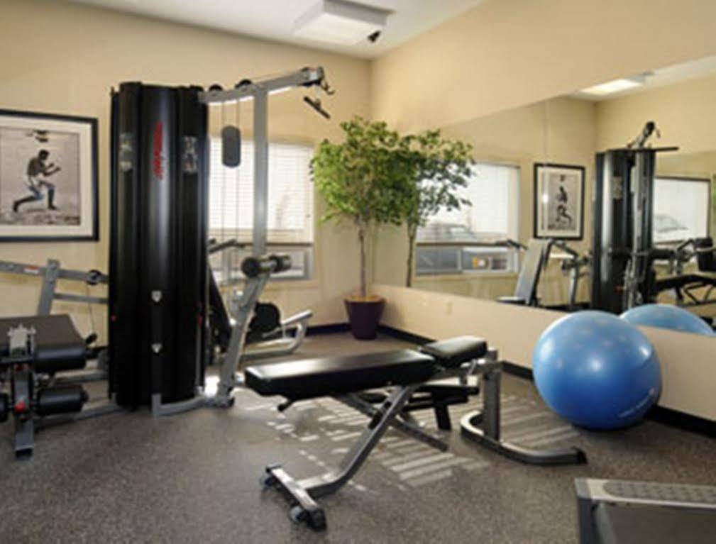 Hotel Ramada By Wyndham Weyburn Extérieur photo