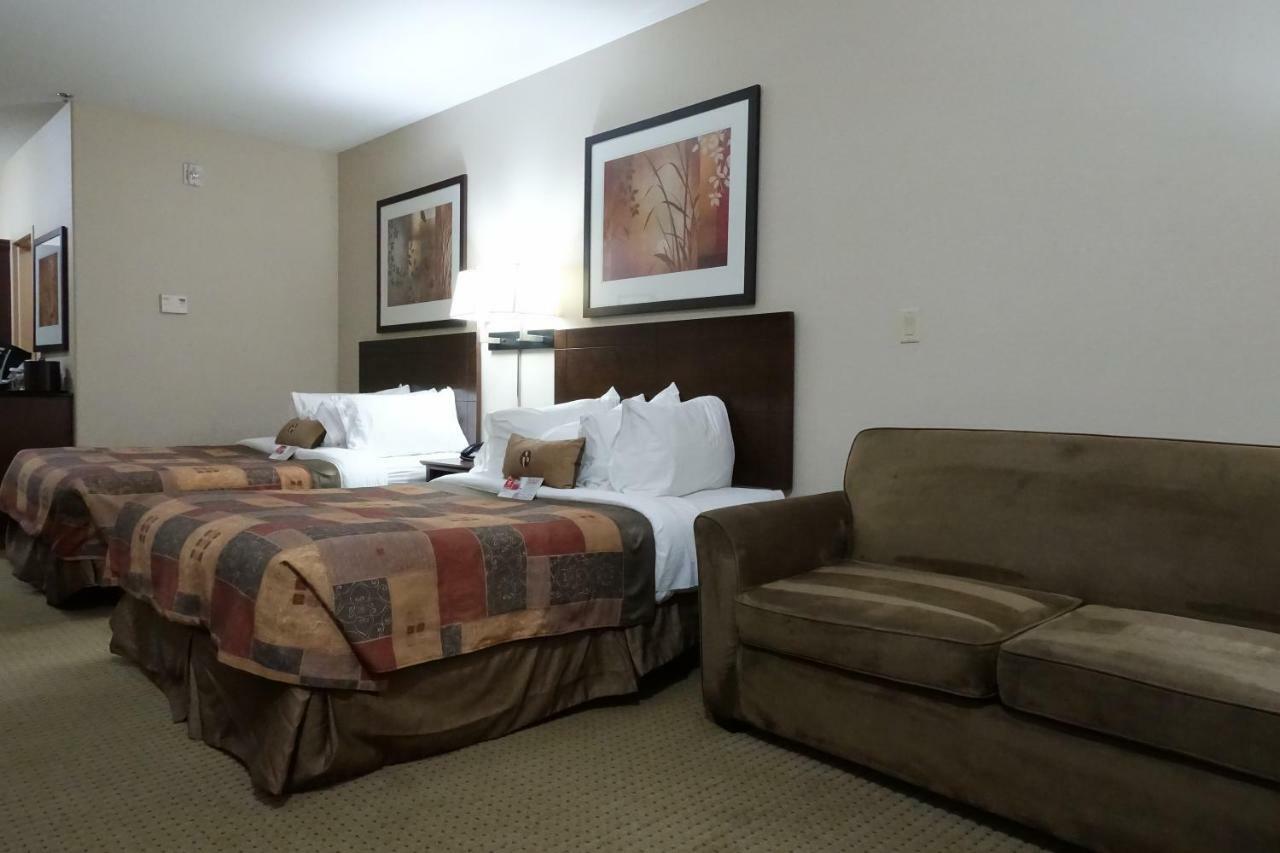 Hotel Ramada By Wyndham Weyburn Extérieur photo