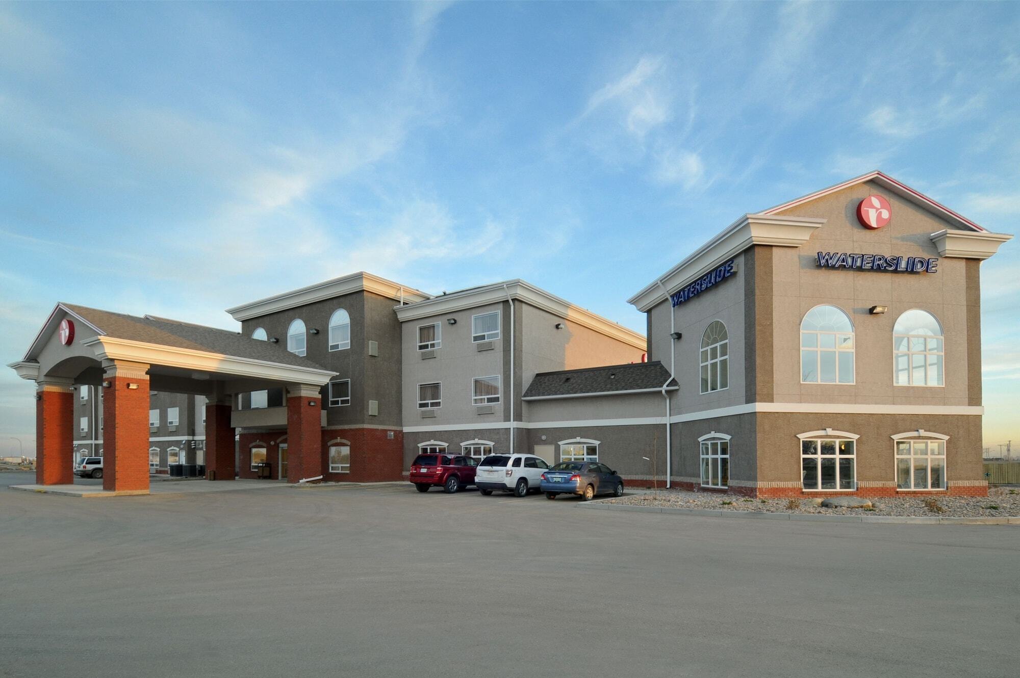Hotel Ramada By Wyndham Weyburn Extérieur photo