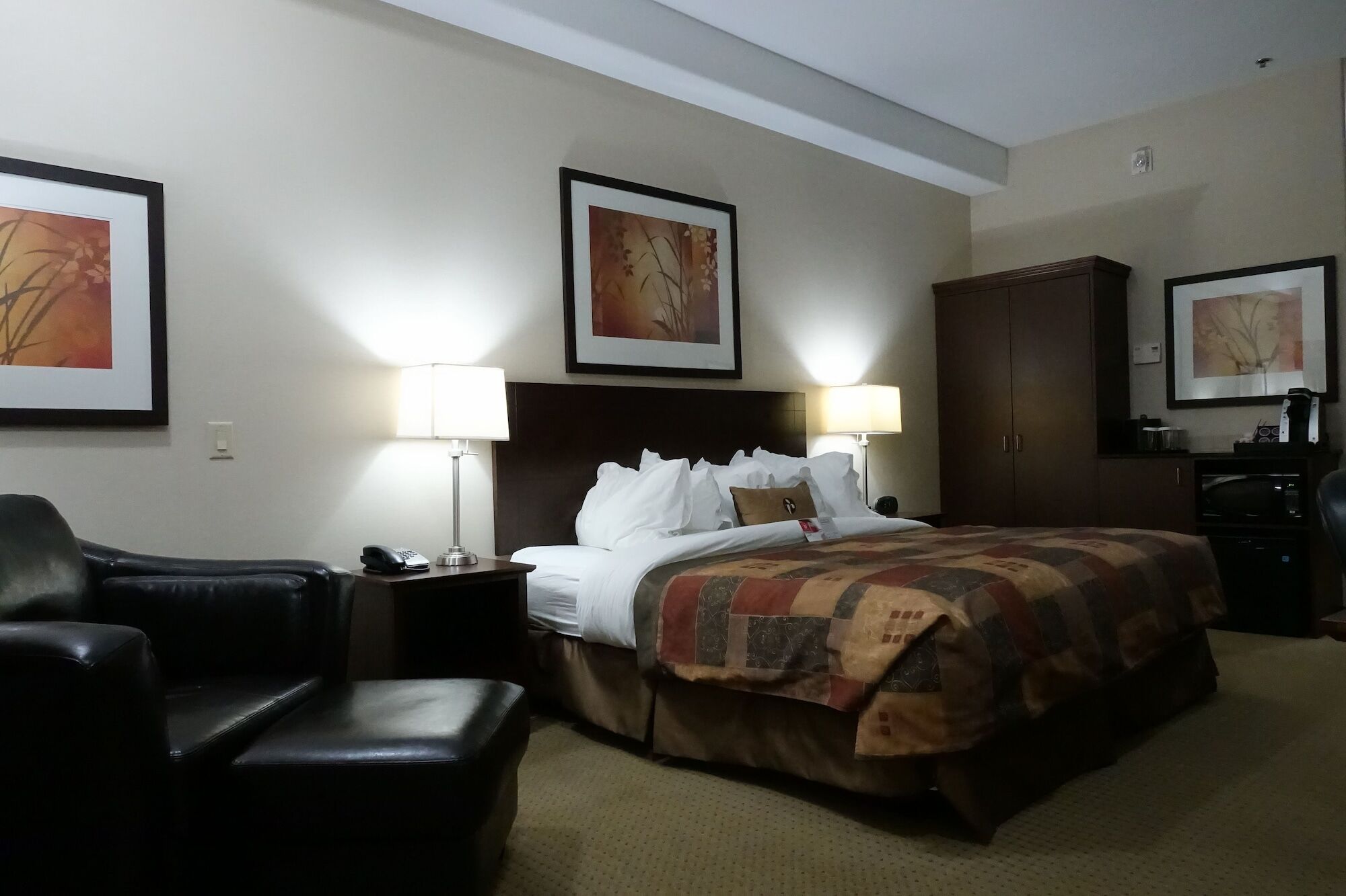 Hotel Ramada By Wyndham Weyburn Extérieur photo
