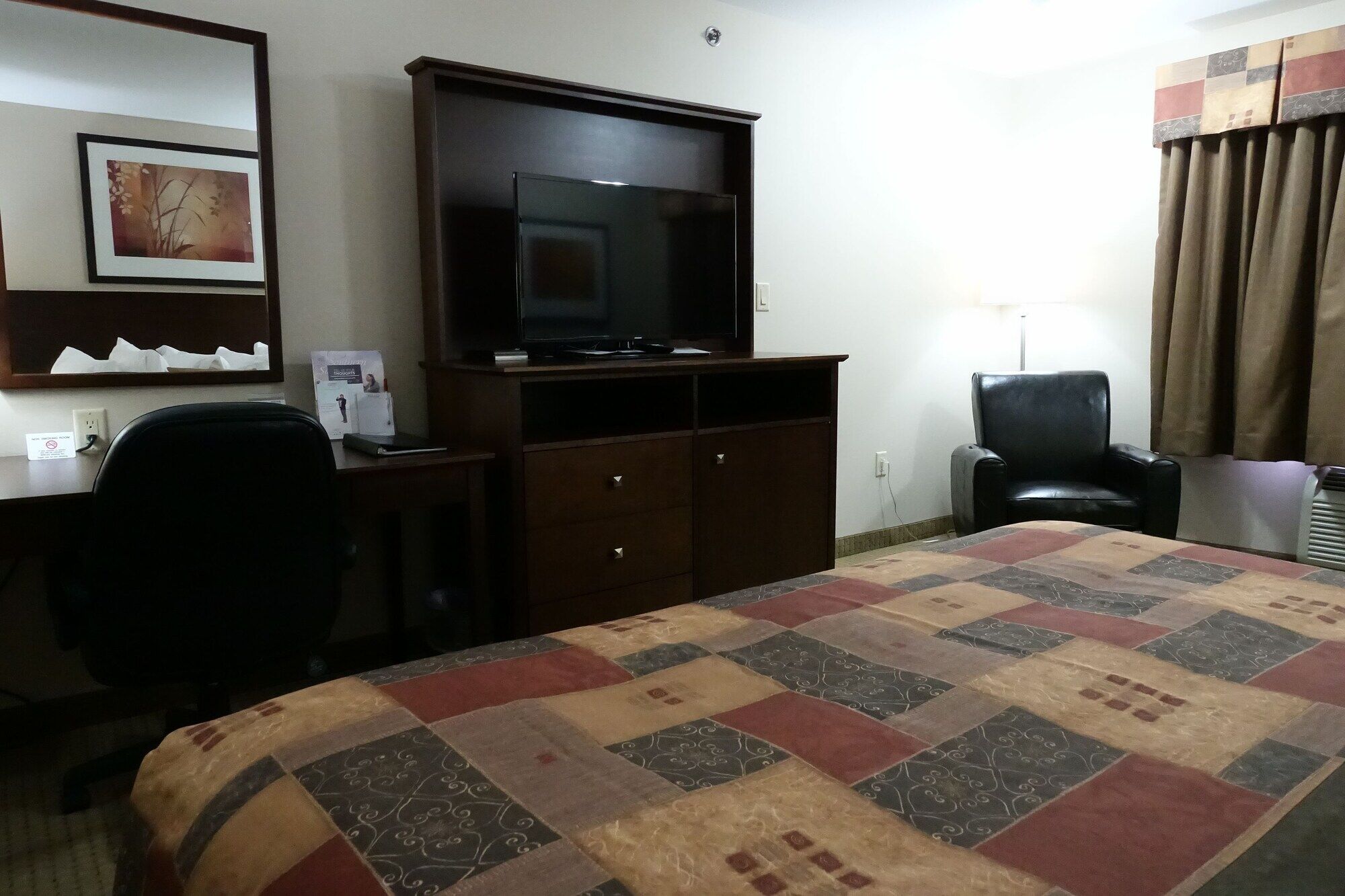 Hotel Ramada By Wyndham Weyburn Extérieur photo